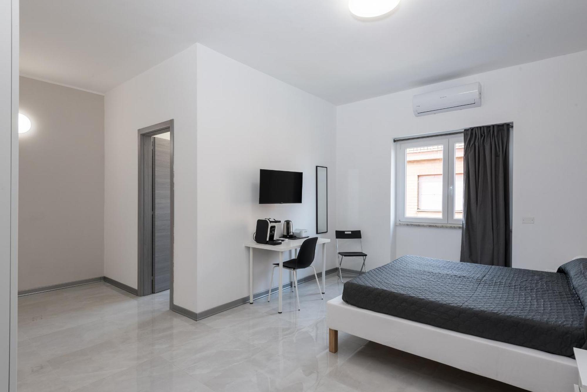 Travelershome Ciampino Airport Guesthouse 600M To Airport Exterior photo