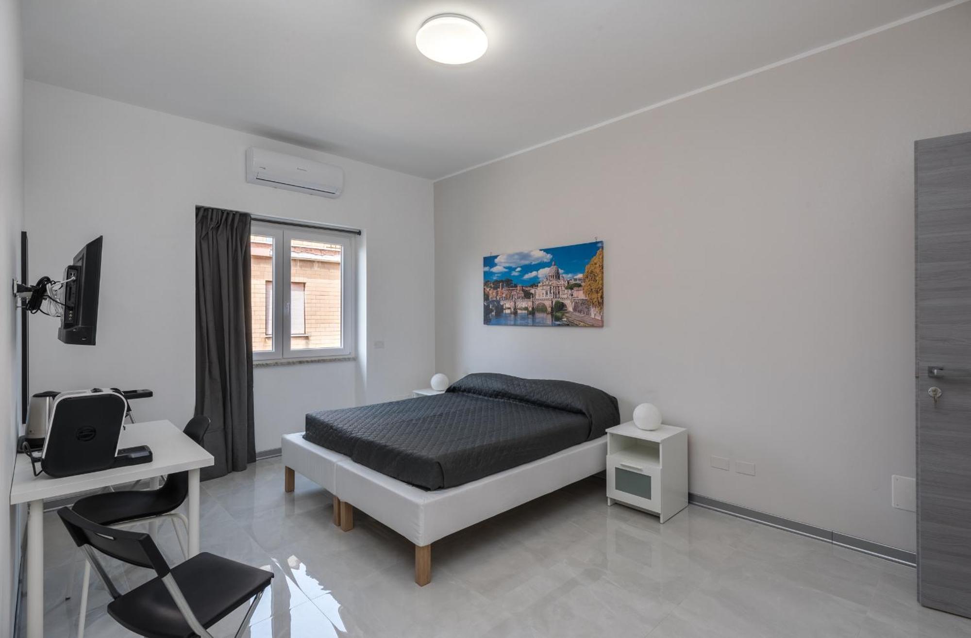 Travelershome Ciampino Airport Guesthouse 600M To Airport Exterior photo