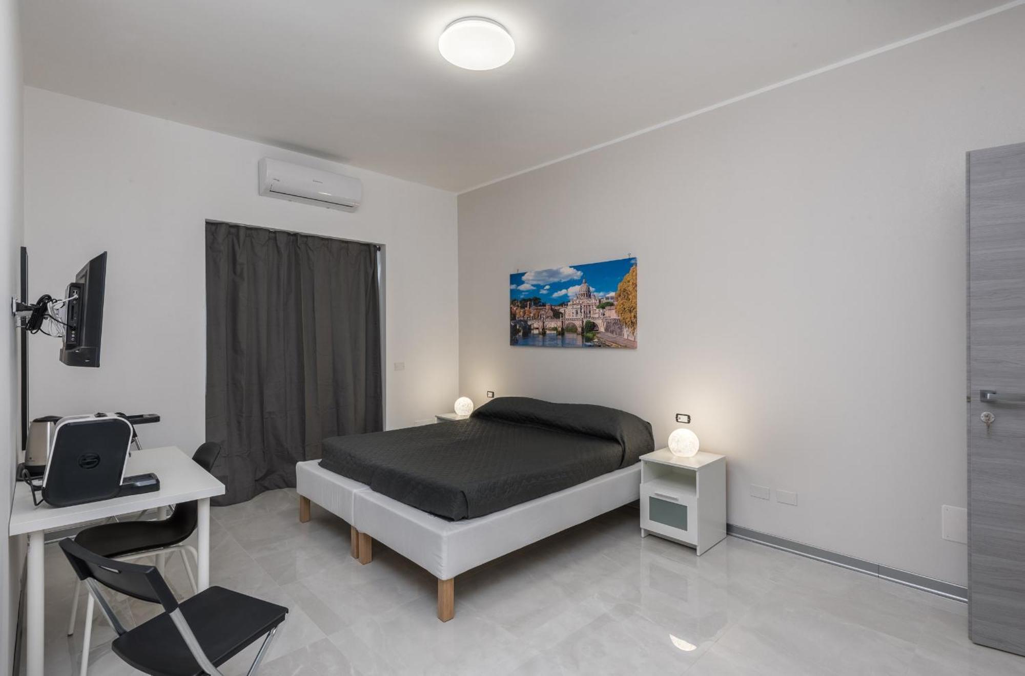 Travelershome Ciampino Airport Guesthouse 600M To Airport Exterior photo