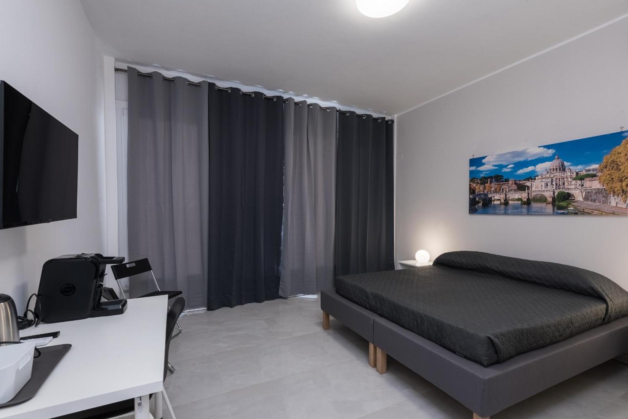 Travelershome Ciampino Airport Guesthouse 600M To Airport Exterior photo