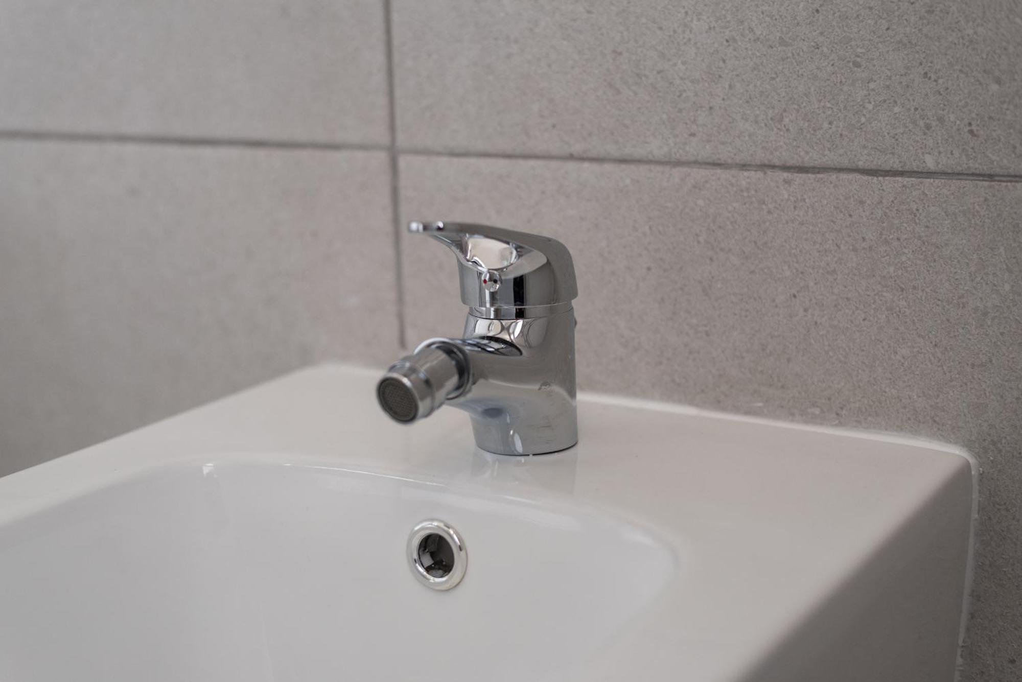 Travelershome Ciampino Airport Guesthouse 600M To Airport Exterior photo