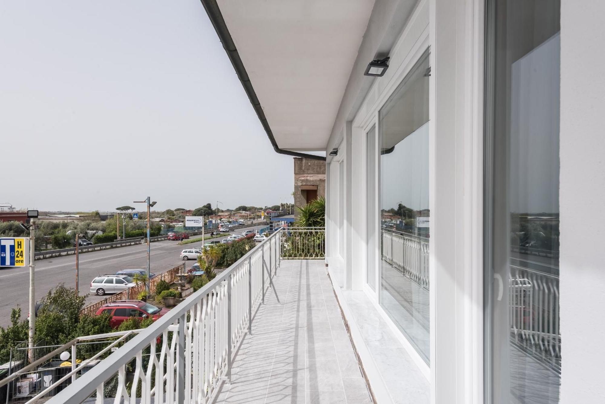 Travelershome Ciampino Airport Guesthouse 600M To Airport Exterior photo