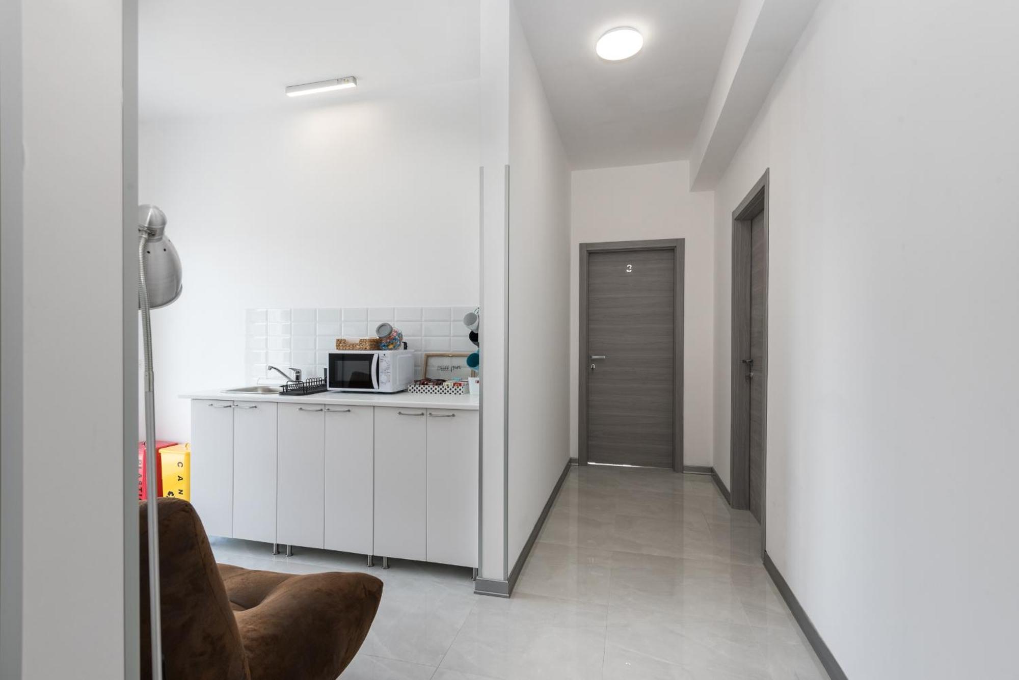 Travelershome Ciampino Airport Guesthouse 600M To Airport Exterior photo