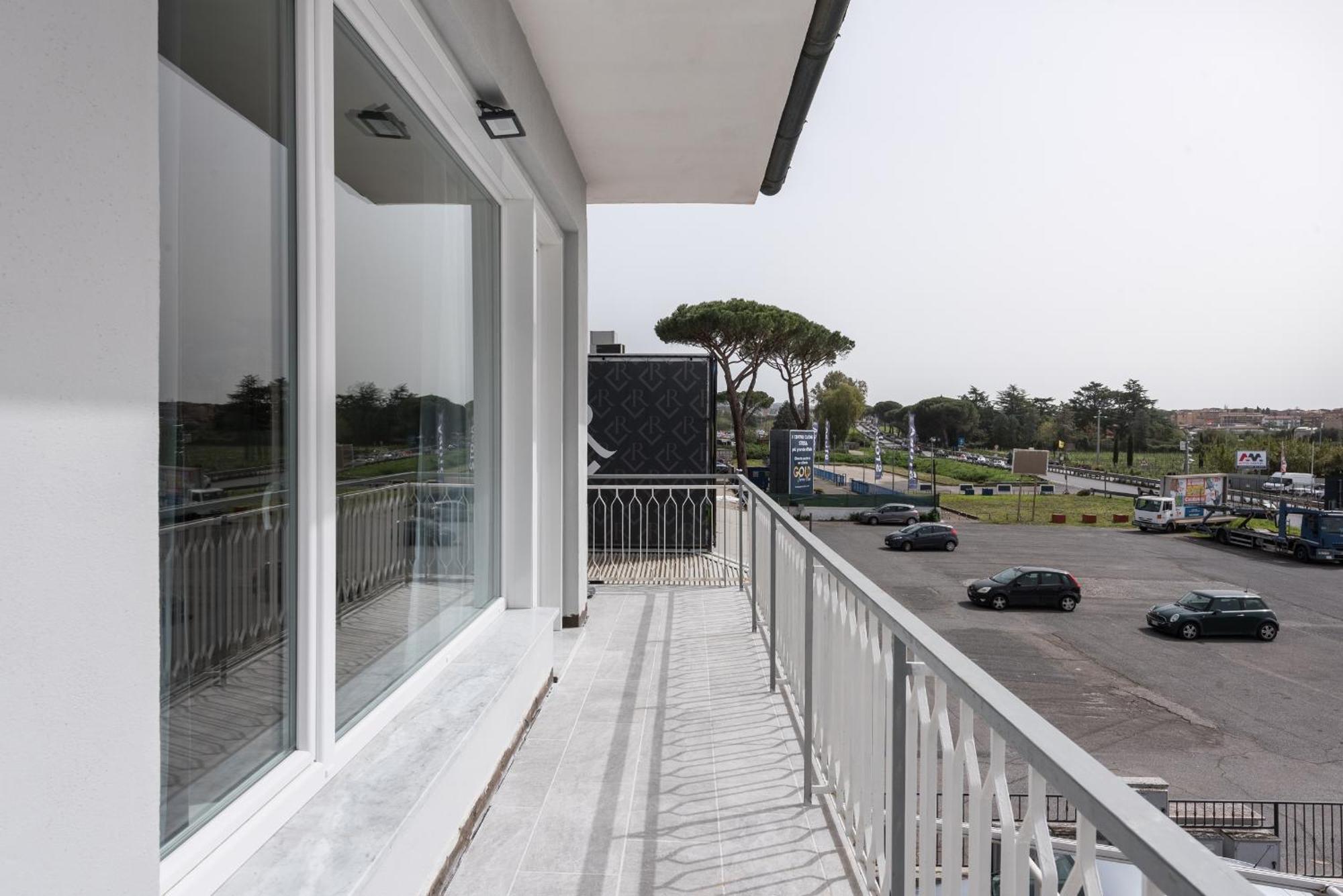 Travelershome Ciampino Airport Guesthouse 600M To Airport Exterior photo