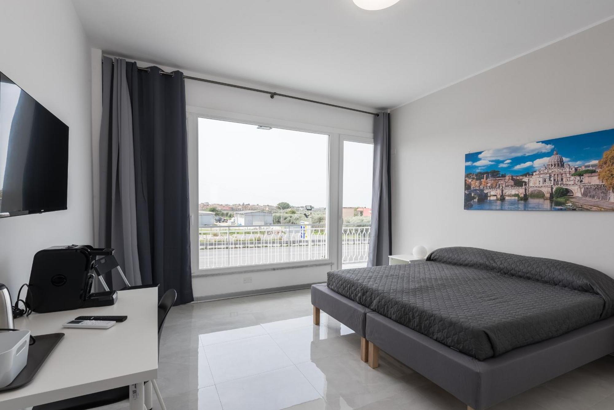 Travelershome Ciampino Airport Guesthouse 600M To Airport Exterior photo